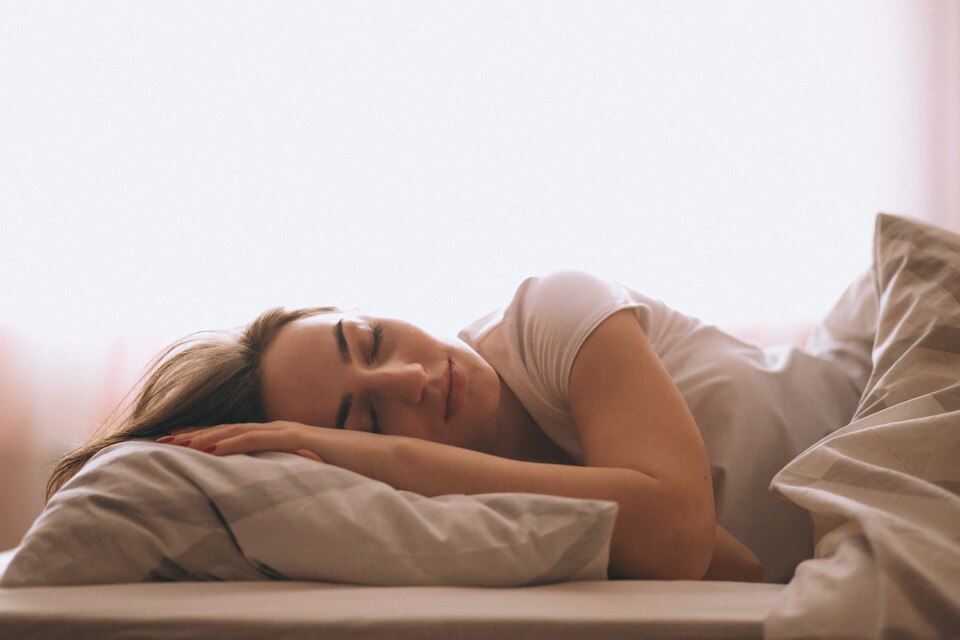 [freepicdownloader.com]-woman-bed-large